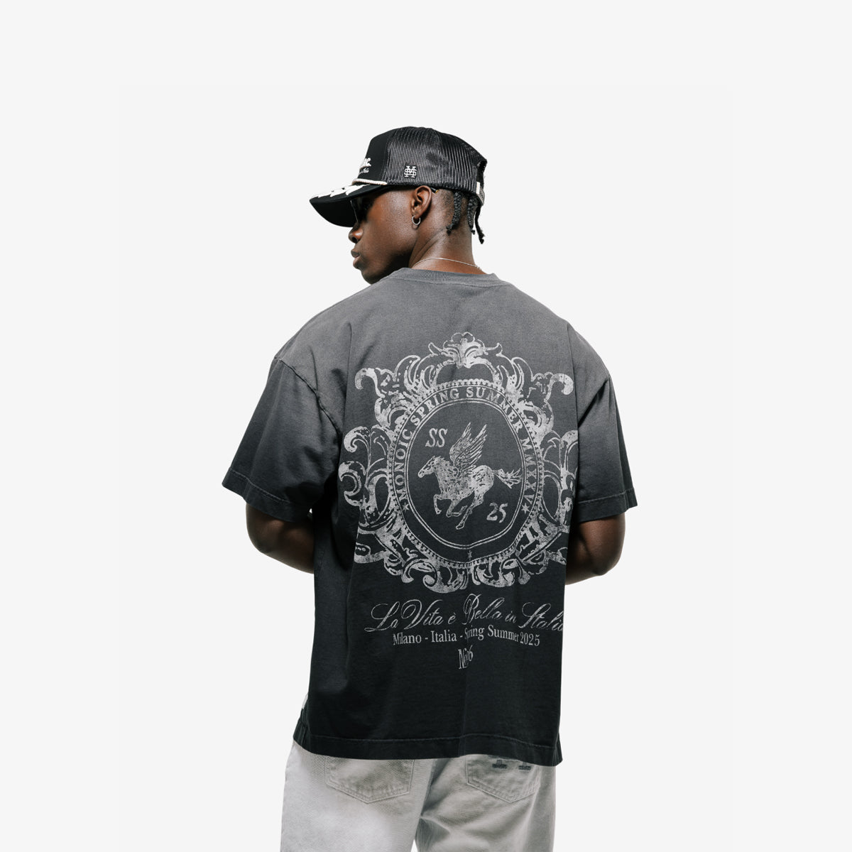 Monoic Camiseta Oversized Cavalho 'Negro Desgastado'